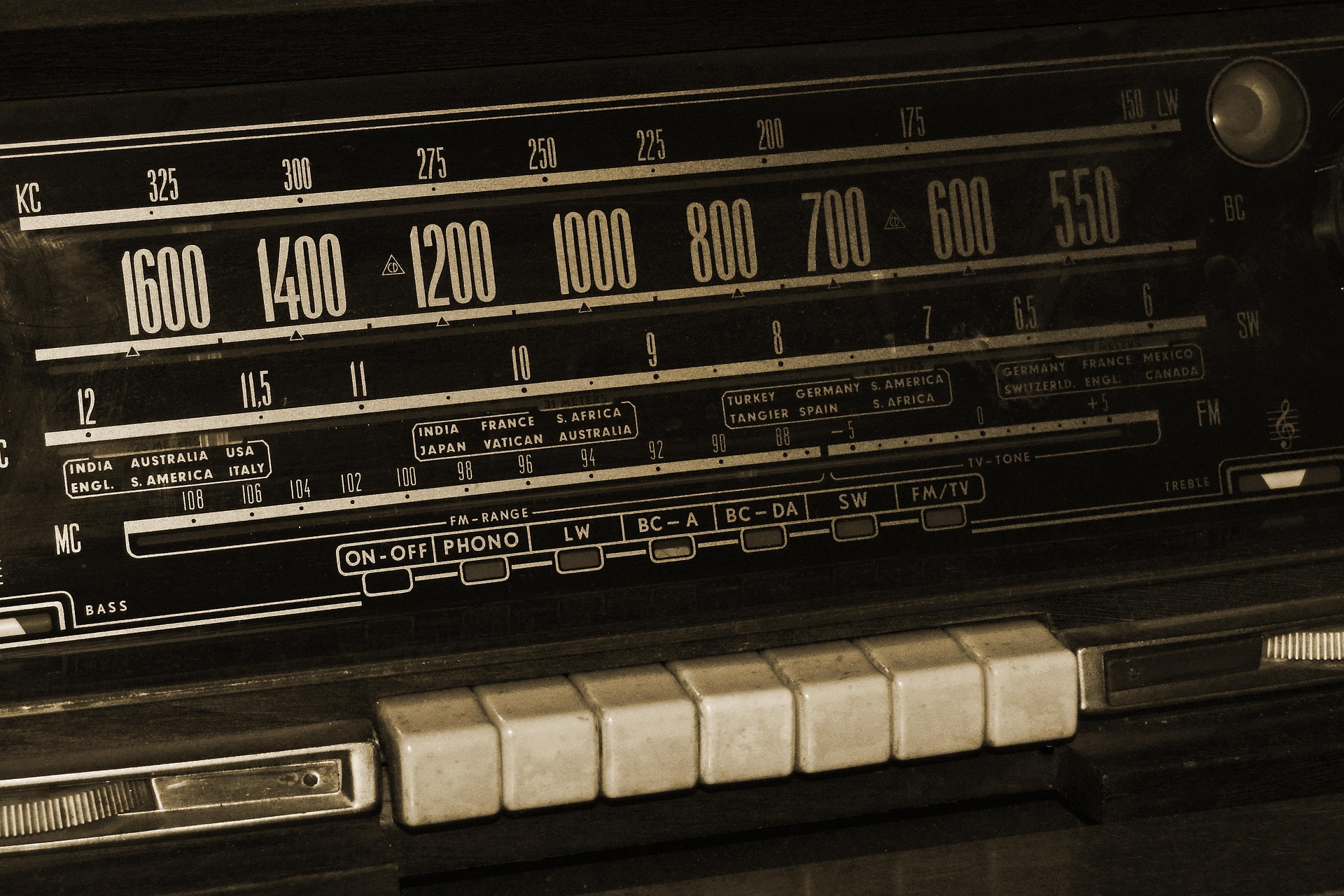 radio-1594819_1920